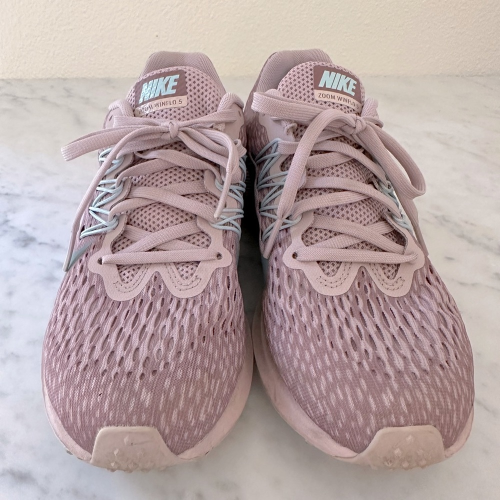 Nike Womens Winflo5 Size 6 Like New